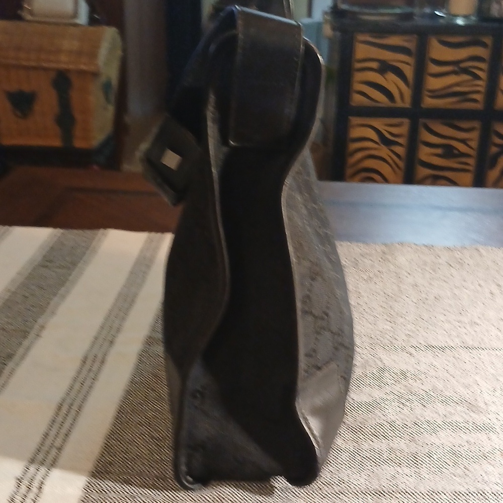 Authentic Gucci Black Hand Bag - Picture 3 of 16